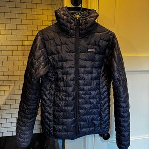 Patagonia Women’s Micro Puff Hoody, Classic Navy, sz Small